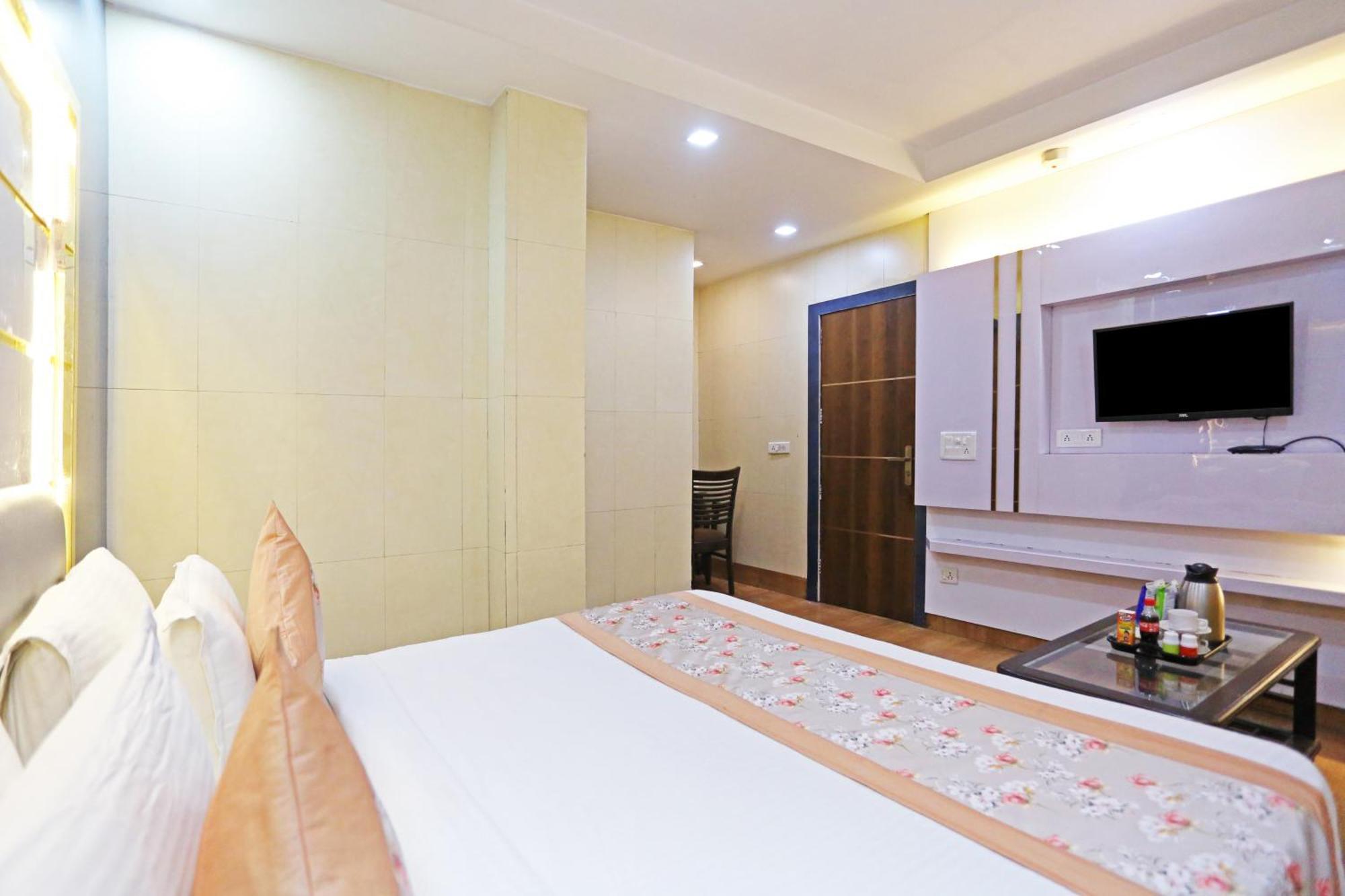 Hotel Preet Palace -5 Mints Walk From Nizamuddin Railway Station New Delhi Luaran gambar