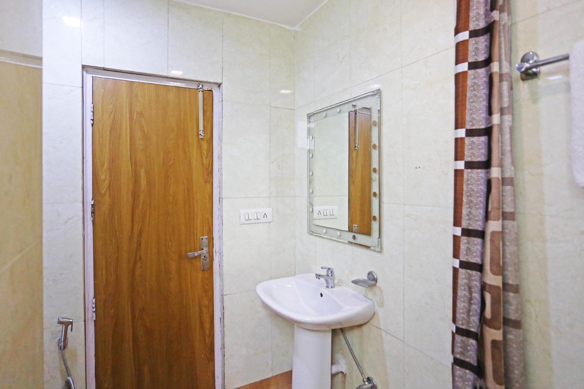 Hotel Preet Palace -5 Mints Walk From Nizamuddin Railway Station New Delhi Luaran gambar